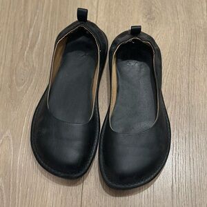 LÉMÉLS Leather Ballerina Flats in Black